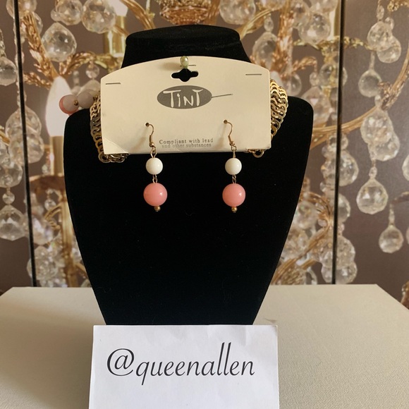 Collar Necklace and Earrings Set- Pink & White - Picture 7 of 10